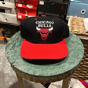 Vintage Logo 7 Chicago Bulls SnapBack Hat